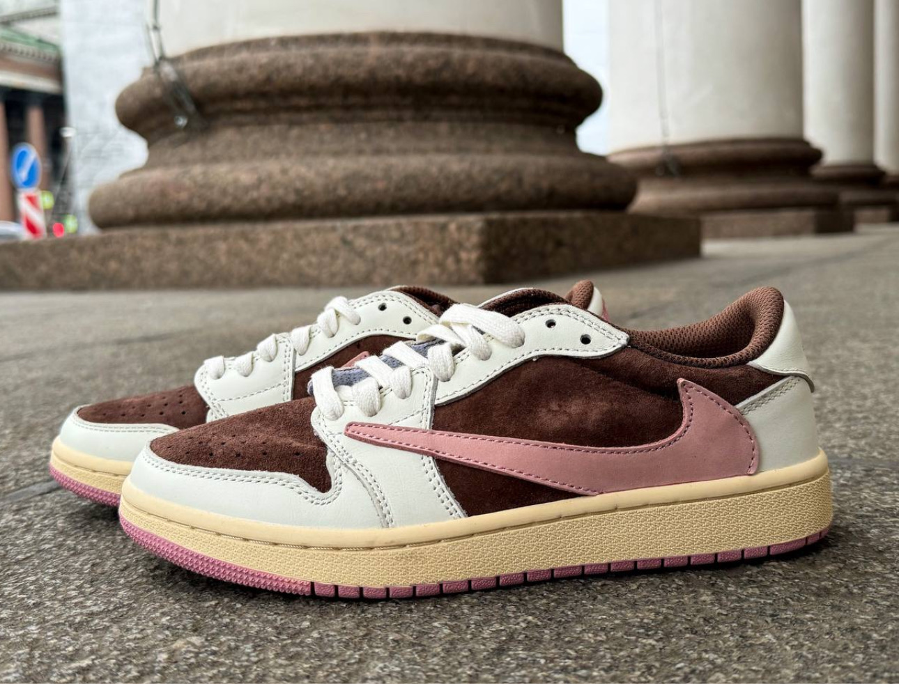 Nike Air Jordan 1 Low Travis Scott Oxford Pink