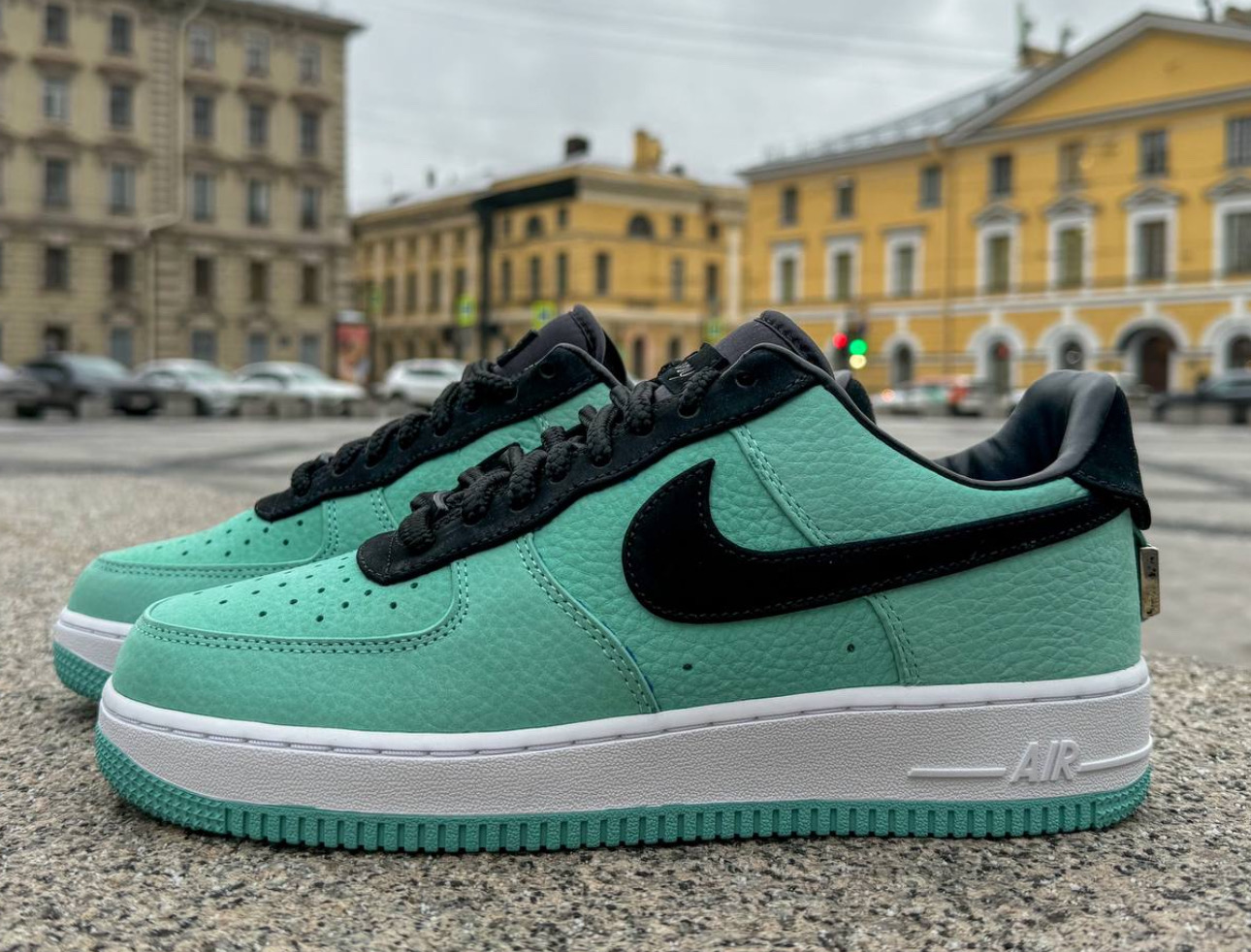 Nike Air Force 1 Low Tiffany & Co. 